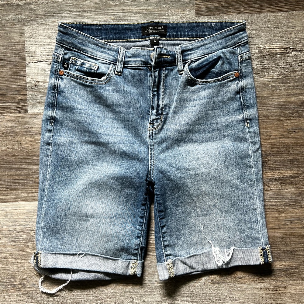 Judy Blue Bermuda Length Shorts Size L